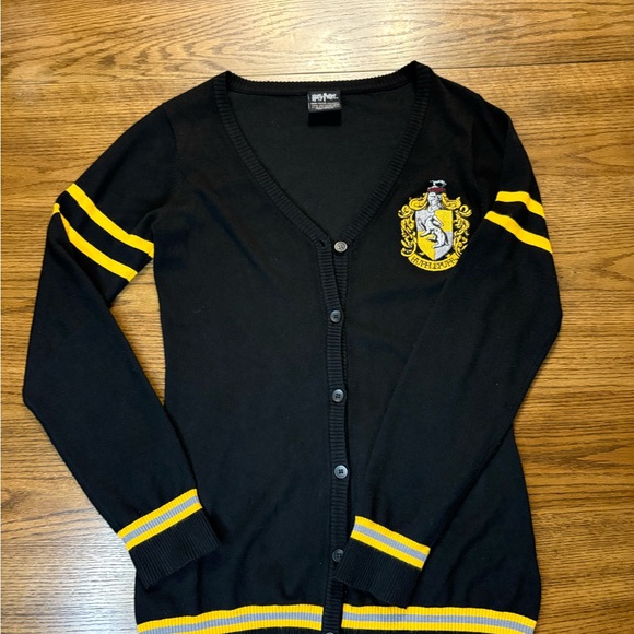 Harry Potter Youth Size Medium Cardigan Sweater Black Hufflepuff Crest - Picture 1 of 8